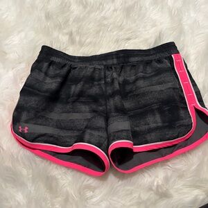 Under Armour grey/pink active shorts‎ size M